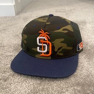 Upperclassman SD snapback